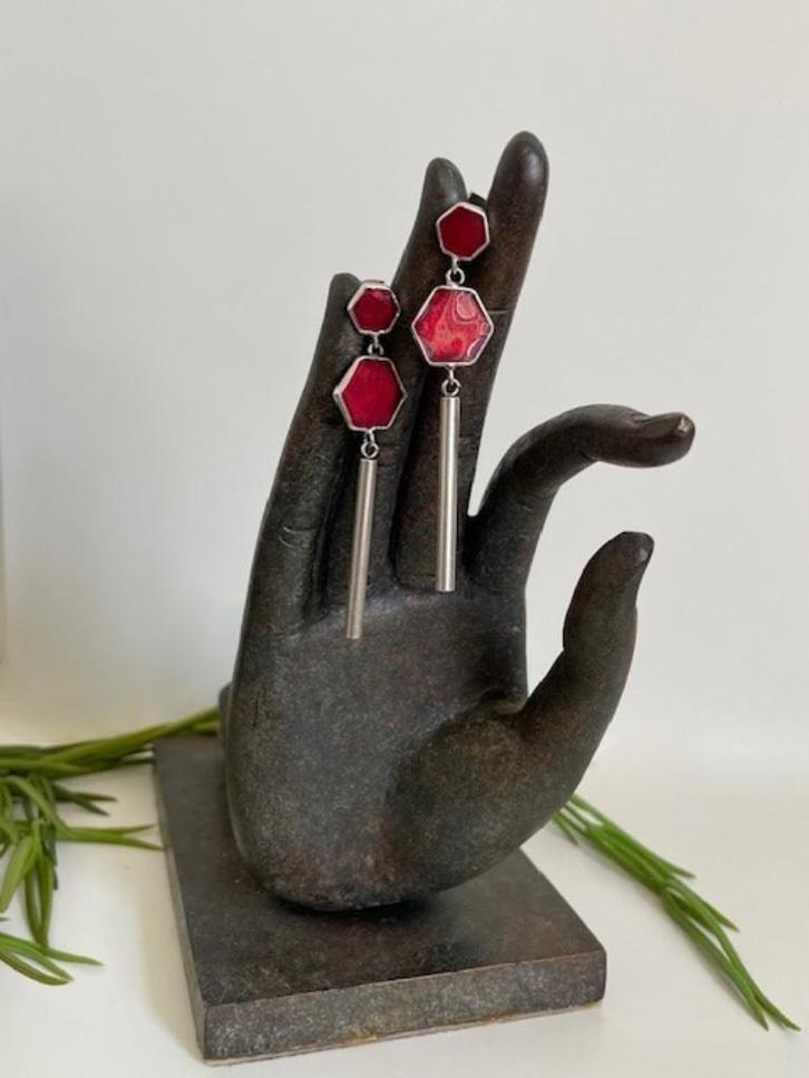 Isabel Marant - Hexagon oorbellen - framboos / zilver, Handtassen en Accessoires, Oorbellen, Zo goed als nieuw, Hangers, Overige materialen