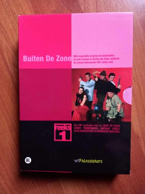 DVD-Box (2DVD) - Buiten De Zone - Seizoen 1 (A), Cd's en Dvd's, Dvd's | Nederlandstalig, Zo goed als nieuw, Tv fictie, Komedie