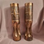 Paire de douilles d'obus ciselés, Ophalen