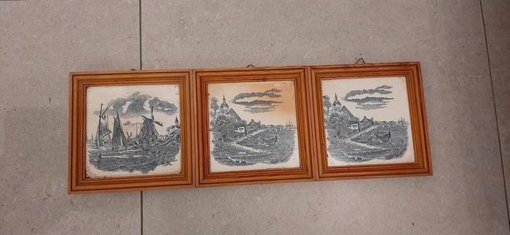 Trois carreaux bleus de Delft dans un cadre en bois, Maison & Meubles, Accessoires pour la Maison | Cadres, Enlèvement ou Envoi