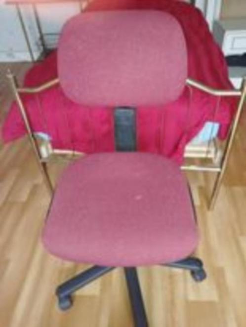chaise de bureau avec 5 pieds à roulettes, Huis en Inrichting, Bureaustoelen, Gebruikt, Bureaustoel, Rood, Ophalen