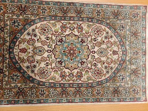 Hand gemaakt uit Turkije 100% puur uit zijde, Antiek en Kunst, Antiek | Tapijten, Tafelkleden en Textiel, Ophalen of Verzenden