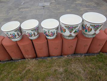 Chinese bloempotten beschikbaar voor biedingen