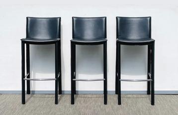 3 hedendaagse stijl hoge barstoelen beschikbaar voor biedingen