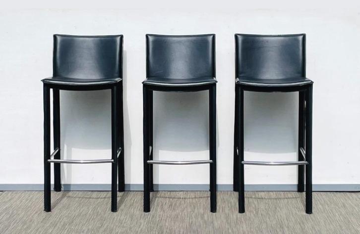 3 hedendaagse stijl hoge barstoelen, Huis en Inrichting, Barkrukken, Gebruikt, 90 cm of meer, Kunststof, Metaal, 3 krukken, Met voetsteun