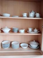 Service à manger et à café 72 pièces blancs bordure dorée, Maison & Meubles, Enlèvement, Comme neuf, Porcelaine, Service complet