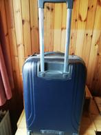 Grande valise rigide triple fermeture, Roulettes