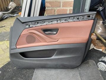 PORTIERBEKLEDING RECHTS VOOR bruin leder BMW 5 serie (F10), Auto-onderdelen, Interieur en Bekleding, Gebruikt, BMW