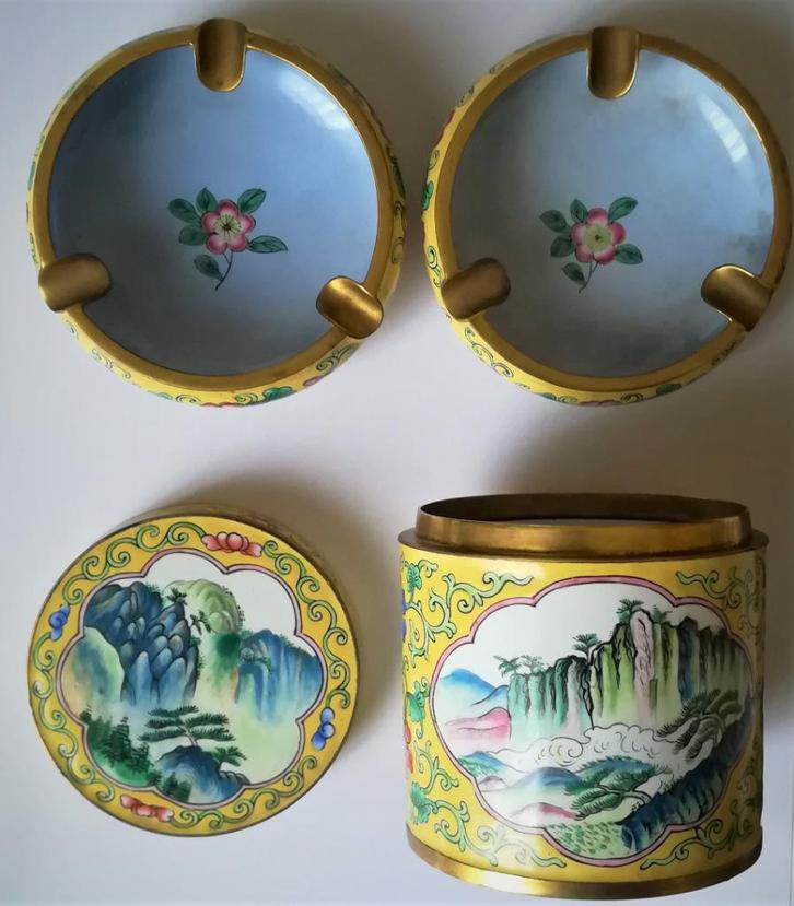 1 Doos en 2 kopjes in Peking-email, Antiek en Kunst, Antiek | Brons en Koper, Koper, Ophalen of Verzenden