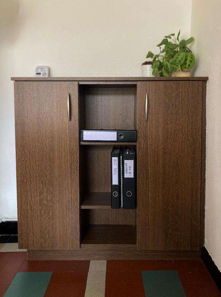 Vintage donkere houten kast 110 x 110 x 35 cm, Antiek en Kunst, Antiek | Meubels | Kasten, Ophalen