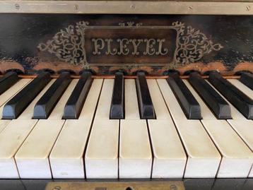 Mooie Pleyel buffetpiano beschikbaar voor biedingen