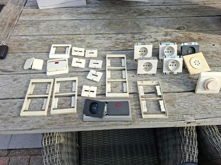 Niko onderdelen., Doe-het-zelf en Bouw, Elektriciteit en Kabels, Gebruikt, Schakelaar, Ophalen of Verzenden