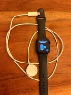 IWatch Series 7 met screenprotector en lader, Handtassen en Accessoires, Smartwatches, Ophalen, Zwart, IOS, Zo goed als nieuw