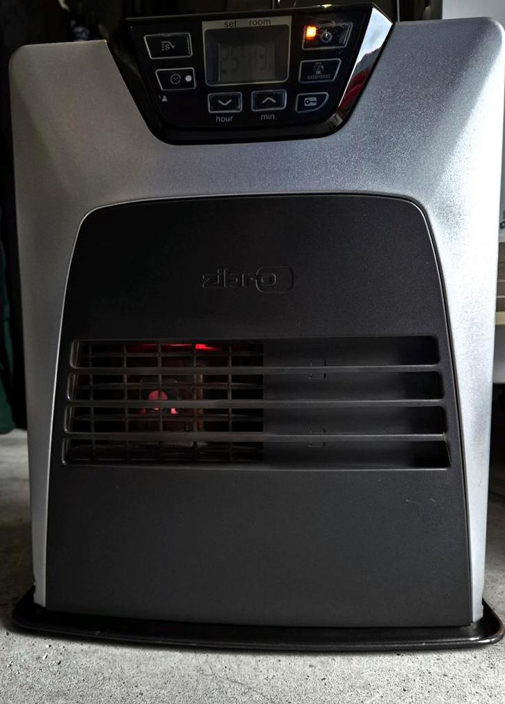 Zibro kachel petroleumkachel, Huis en Inrichting, Kachels, Zo goed als nieuw, Vrijstaand, Petroleumkachel, Overige brandstoffen