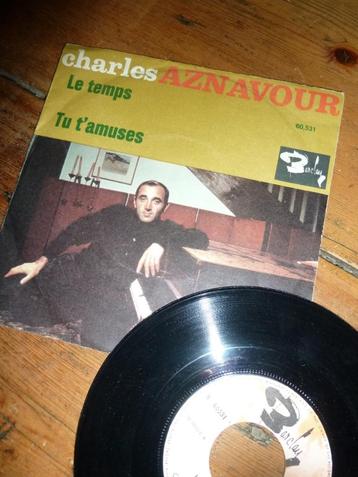  single AZNAVOUR LE TEMPS 1964 zeldzaam beschikbaar voor biedingen