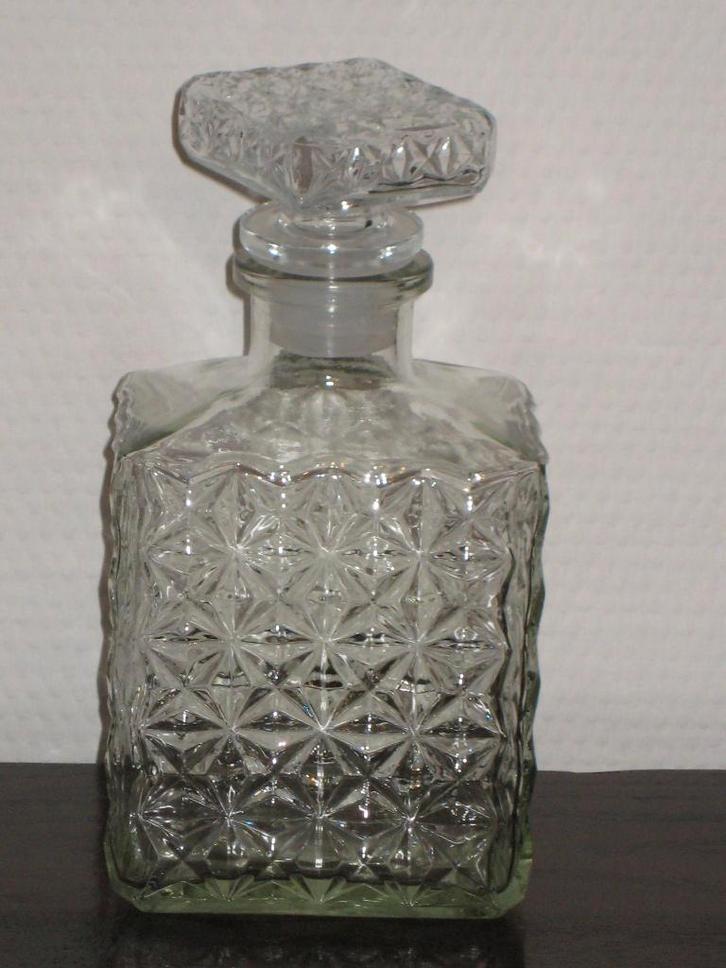 Decoratieve glazen karaf voor sterke drank, Antiek en Kunst, Antiek | Glaswerk en Kristal, Ophalen of Verzenden