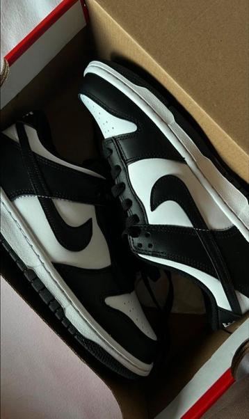 Panda Dunks taille 38, Enlèvement ou Envoi, Nike, Comme neuf, Baskets