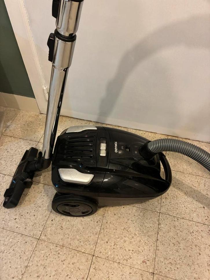 Tomado stofzuiger 700 watt, Elektronische apparatuur, Stofzuigers, Gebruikt, Stofzuiger, Minder dan 1200 watt, Stofzak, Ophalen