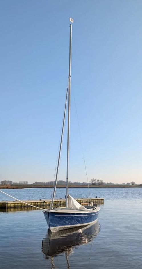Volksboot 480 vaarklaar met baantrailer, Watersport en Boten, Open zeilboten, Gebruikt, 3 tot 6 meter, Polyester, Geen motor, Ophalen