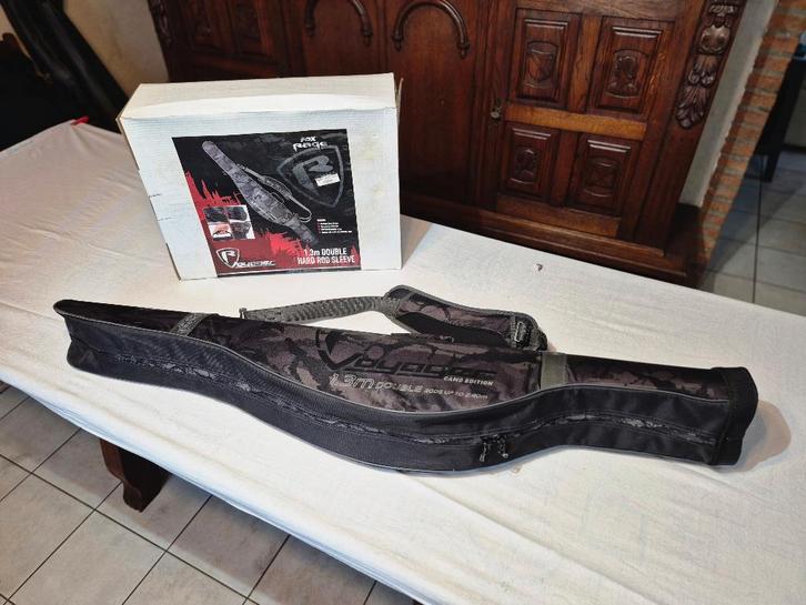 Fox Rage Voyager Camo Hard Rod Sleeve 1.30m  Foudraal, Watersport en Boten, Hengelsport | Roofvissen, Zo goed als nieuw, Werphengel