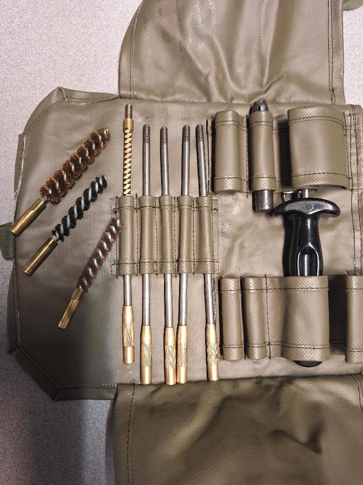 Kit de nettoyage suisse calibre 7,5 pour STG-57., Collections, Objets militaires | Général, Envoi