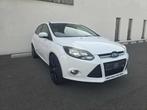 Ford focus 1.6i '' Titanuim '', Auto's, Ford, Euro 5, Zwart, 1600 cc, Leder en Stof