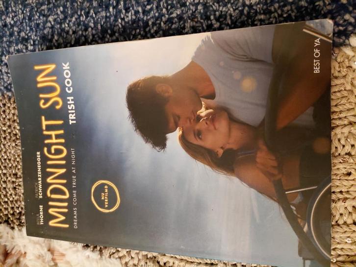 Trish Cook - Midnight Sun, Boeken, Kinderboeken | Jeugd | 13 jaar en ouder, Zo goed als nieuw, Ophalen of Verzenden