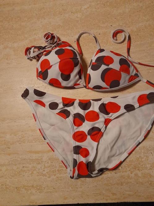 Bikini rembourré blanc à pois en rouge/marron taille 3, Vêtements | Femmes, Vêtements de Bain & Maillots de Bain, Bikini, Blanc