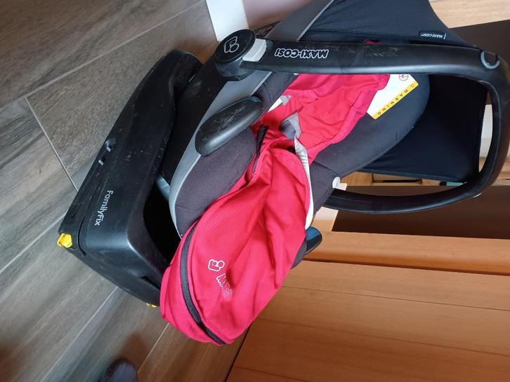 Maxi cosi pebble met Familifix, Kinderen en Baby's, Autostoeltjes, Gebruikt, Maxi-Cosi, Isofix, Ophalen