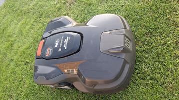 Husqvarna Automower 405 X, 20 à 25 cm, Comme neuf, Enlèvement, Avec capteur de pluie