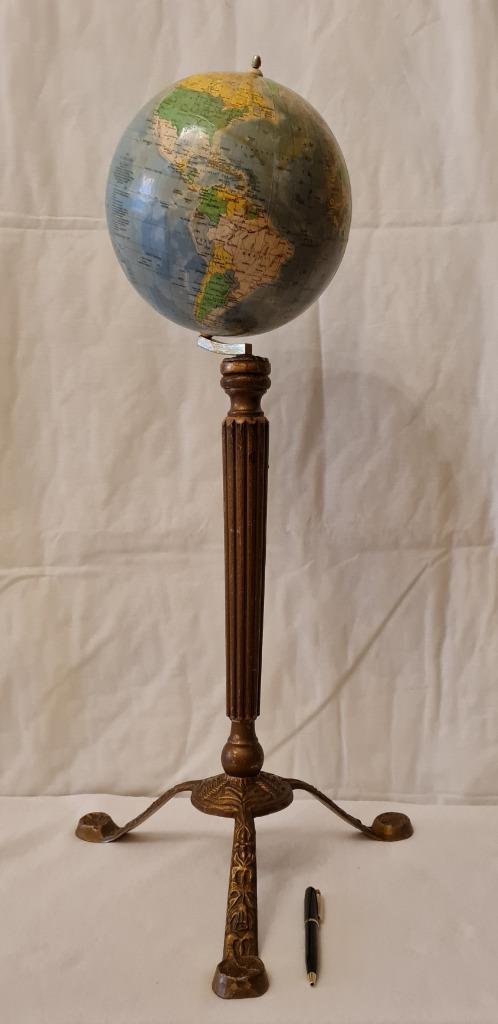 Globe pivotant Hermann Haack vintage sur pied, Antiquités & Art, Antiquités | Outils & Instruments, Enlèvement ou Envoi