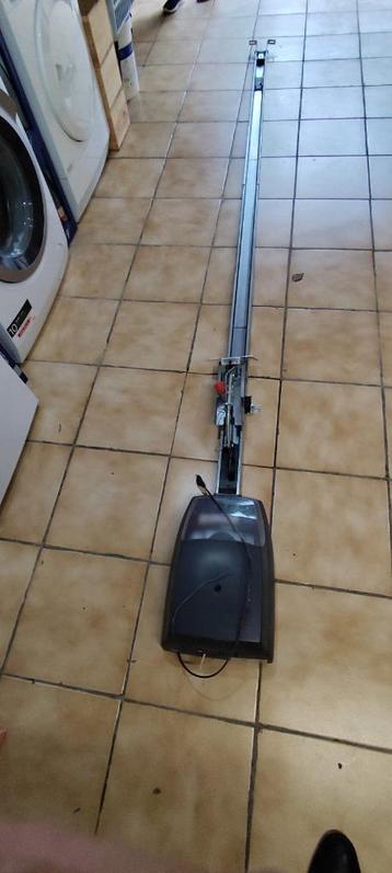 moteur porte de garage Normstahl disponible aux enchères