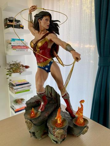 WONDER WOMAN Premium Format Figure by Sideshow Collectibles