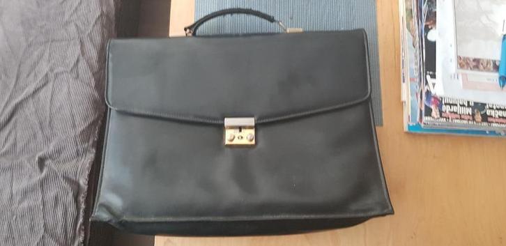 Aktetassen en pilotenkoffers, Handtassen en Accessoires, Koffers, Zo goed als nieuw, Leer, Slot, Ophalen