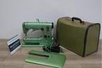 Vintage Groene Naaimachine met Travelcase van Husqvarna