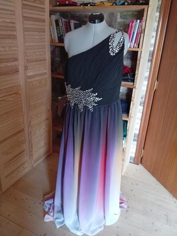 Robe de cérémonie arc en ciel beschikbaar voor biedingen