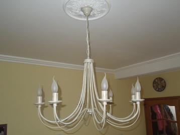 Lustre léger finition acier doré brossé beschikbaar voor biedingen