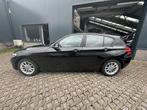 BMW 116 i - Navigatie/alu velgen/airco, Auto's, BMW, Gebruikt, Zwart, 3 cilinders, Parkeersensor