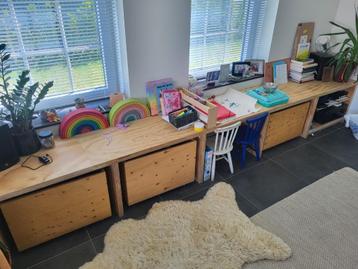 Speel- en werktafel kind beschikbaar voor biedingen