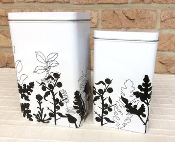 2 moderne witte blikken met zwart decor Ikea opbergdozen beschikbaar voor biedingen