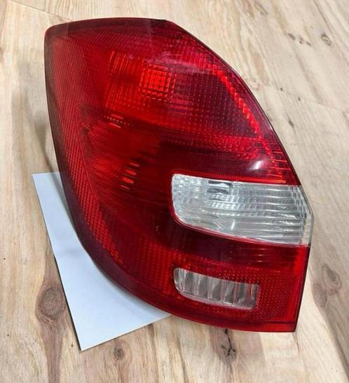 5J6 945 095 A Feu arrière gauche Skoda Fabia II 2010-2014, Autos : Pièces & Accessoires, Éclairage, Skoda, Utilisé, Enlèvement ou Envoi