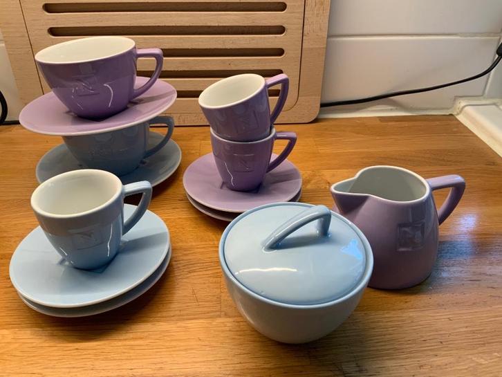 Prachtig setje van nespresso, Huis en Inrichting, Keuken | Servies, Zo goed als nieuw, Kop(pen) en/of Schotel(s), Overige stijlen