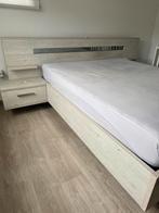 Tweepersoonsbed + commode, Huis en Inrichting, Slaapkamer | Bedden, Ophalen