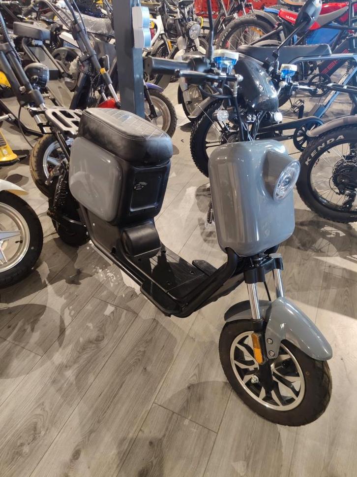 Trottinette électrique LUQI Q3 en vente spéciale, Vélos & Vélomoteurs, Vélomoteurs & Scooters bridés, Neuf, Enlèvement ou Envoi