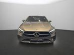 Mercedes-Benz A-klasse 180 + LEDER + CARPLAY + SENSOREN + CA, Auto's, Stof, 4 cilinders, 136 pk, Bedrijf