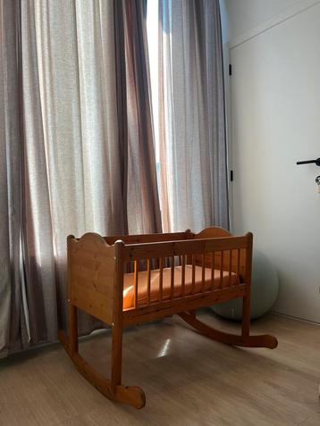 Houten wieg / babybed beschikbaar voor biedingen