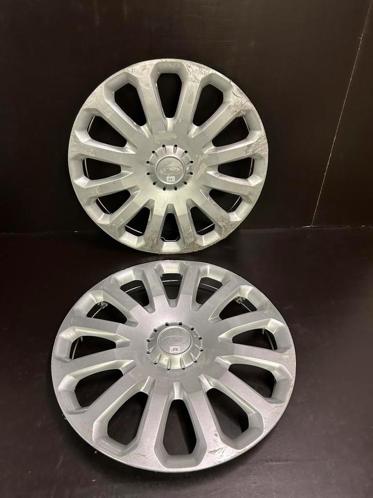 2 enjoliveurs Ford fiesta ka focus 15", Autos : Divers, Enjoliveurs, Utilisé, Enlèvement ou Envoi