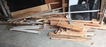 Gratis partij brandhout  beschikbaar voor biedingen