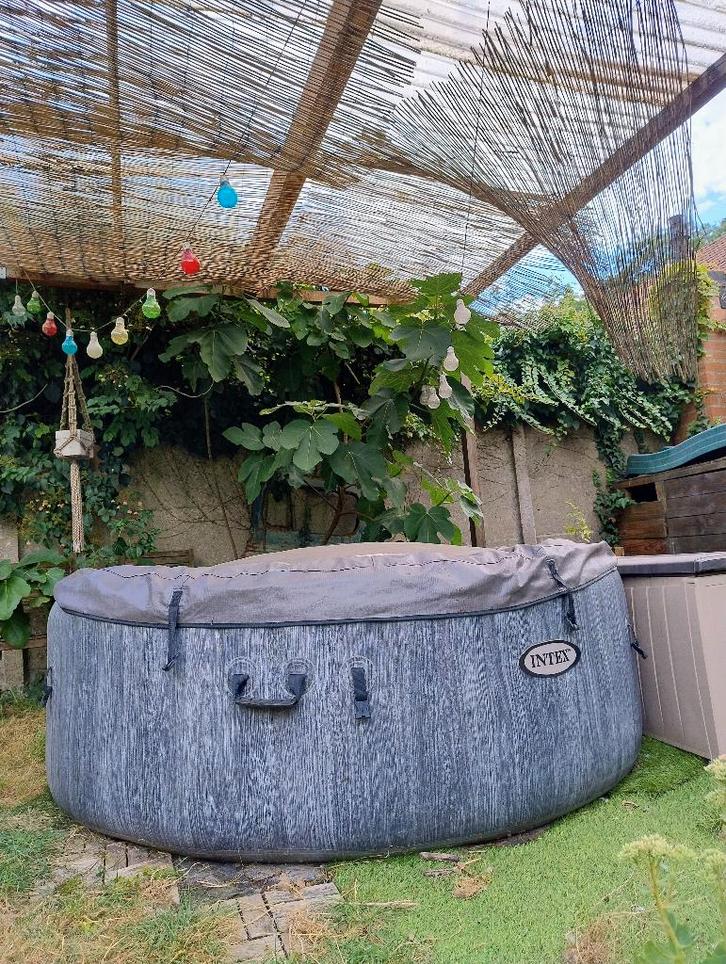 Jacuzzi Intex 6p greywood, Jardin & Terrasse, Bains à remous et Spas, Utilisé, Gonflable, Couverture, Tapis de sol, Enlèvement