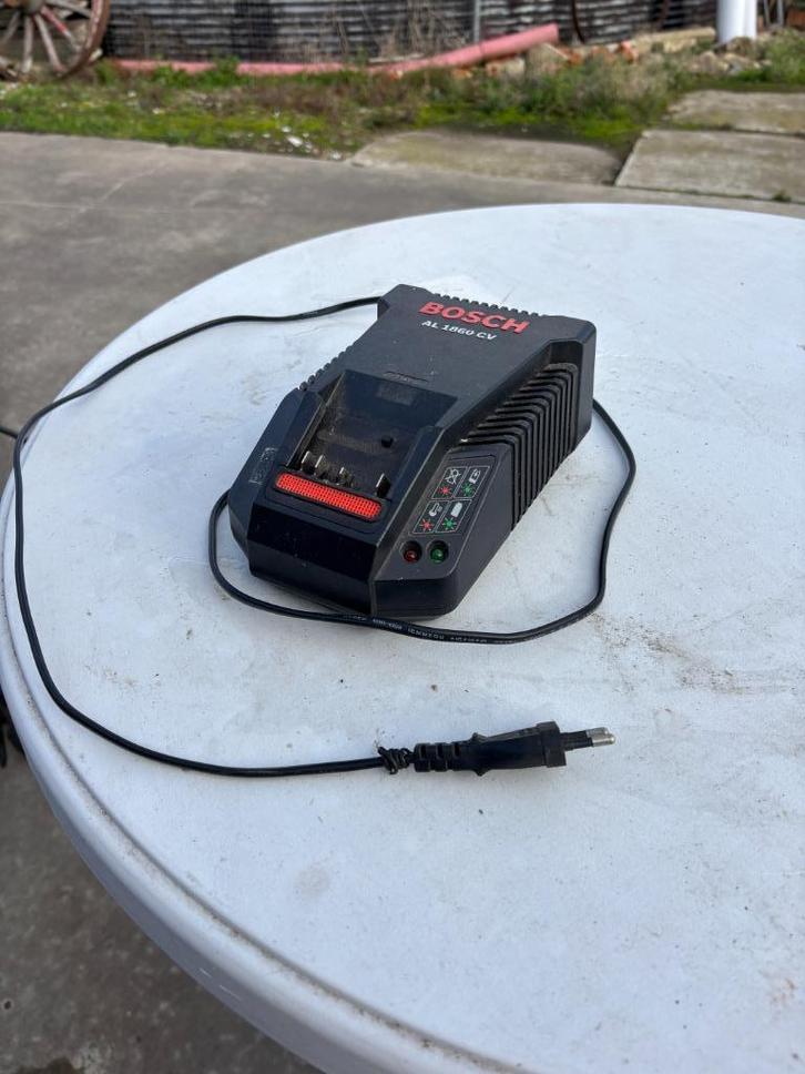 bosch acculader 18V, Doe-het-zelf en Bouw, Gereedschap | Machine-onderdelen en Toebehoren, Zo goed als nieuw, Ophalen